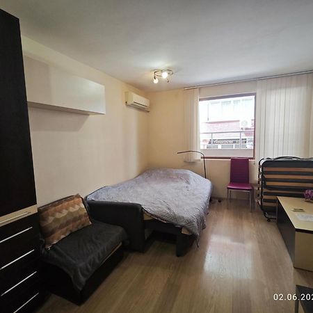 Apartment In The Center Varna Exterior photo